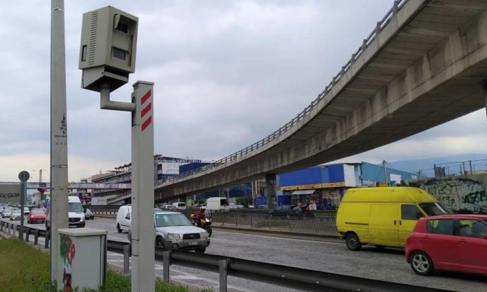 Βροχή τα πρόστιμα σε οδηγούς που μπαίνουν στις λεωφορειολωρίδες από τις νέες κάμερες